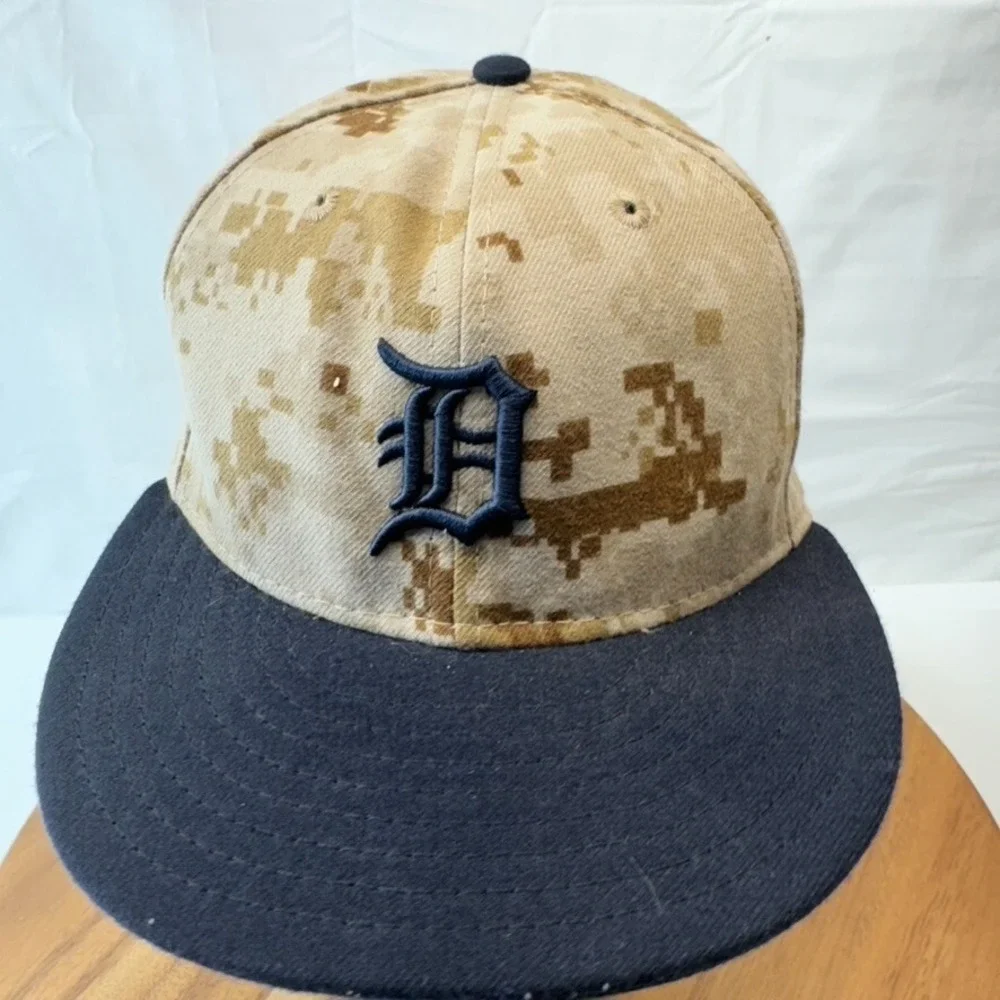 Detroit TIgers Hat Cap‎ Fitted Size 7 Black Digital Camo New Era On Field cap